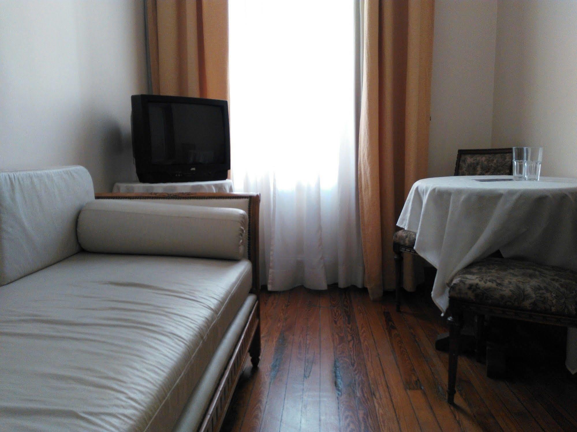 Hotel A&B Internacional Buenos Aires Exteriör bild